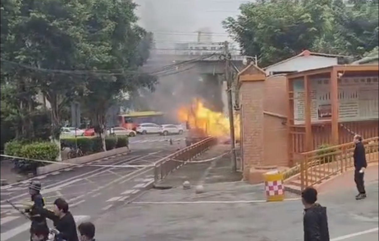 海口通報一工地燃氣管道泄漏著火并引燃挖掘機，燃氣安全不容小覷(圖1)